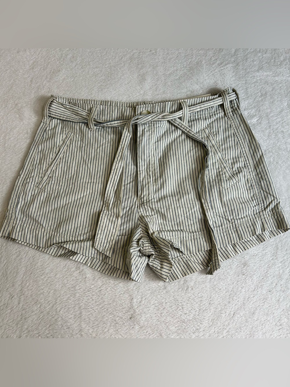 American Eagle Womens Shorts Size 6 White Blue Striped Hi-Rise Belted Nautical